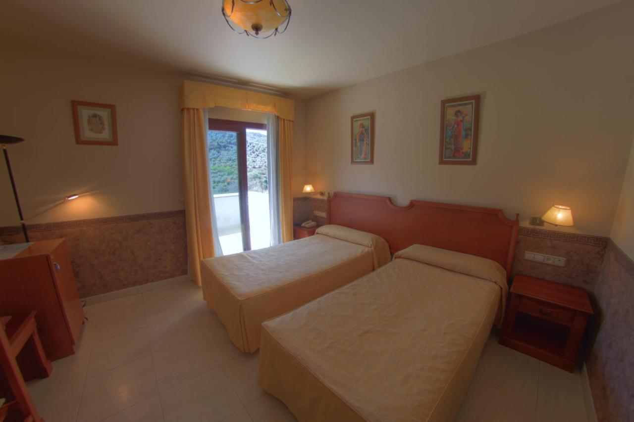 Hotel Avenida Беас-де-Сегура Экстерьер фото